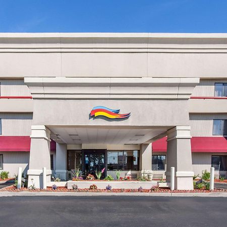 Baymont by Wyndham Detroit/Roseville Extérieur photo
