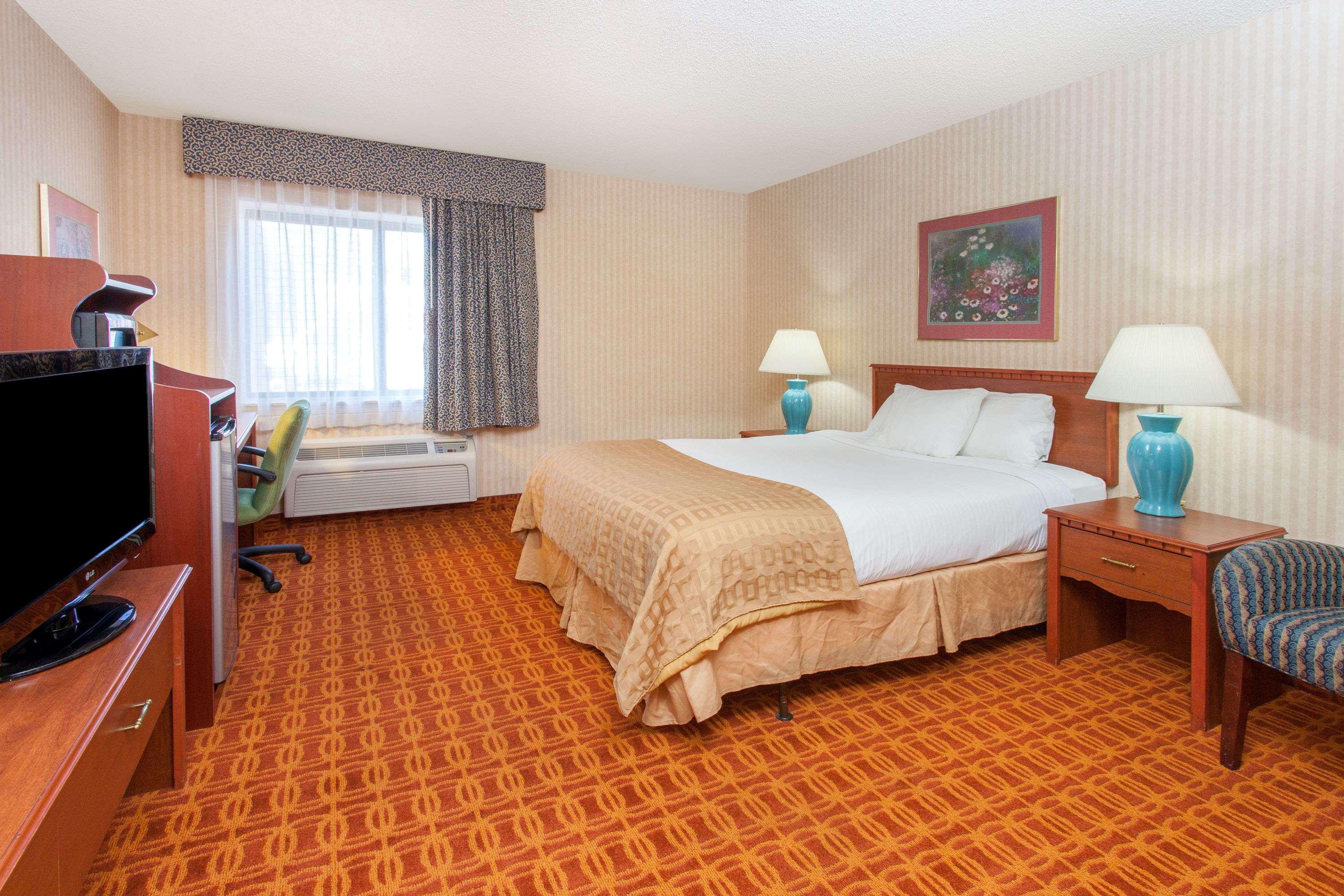 Baymont by Wyndham Detroit/Roseville Extérieur photo