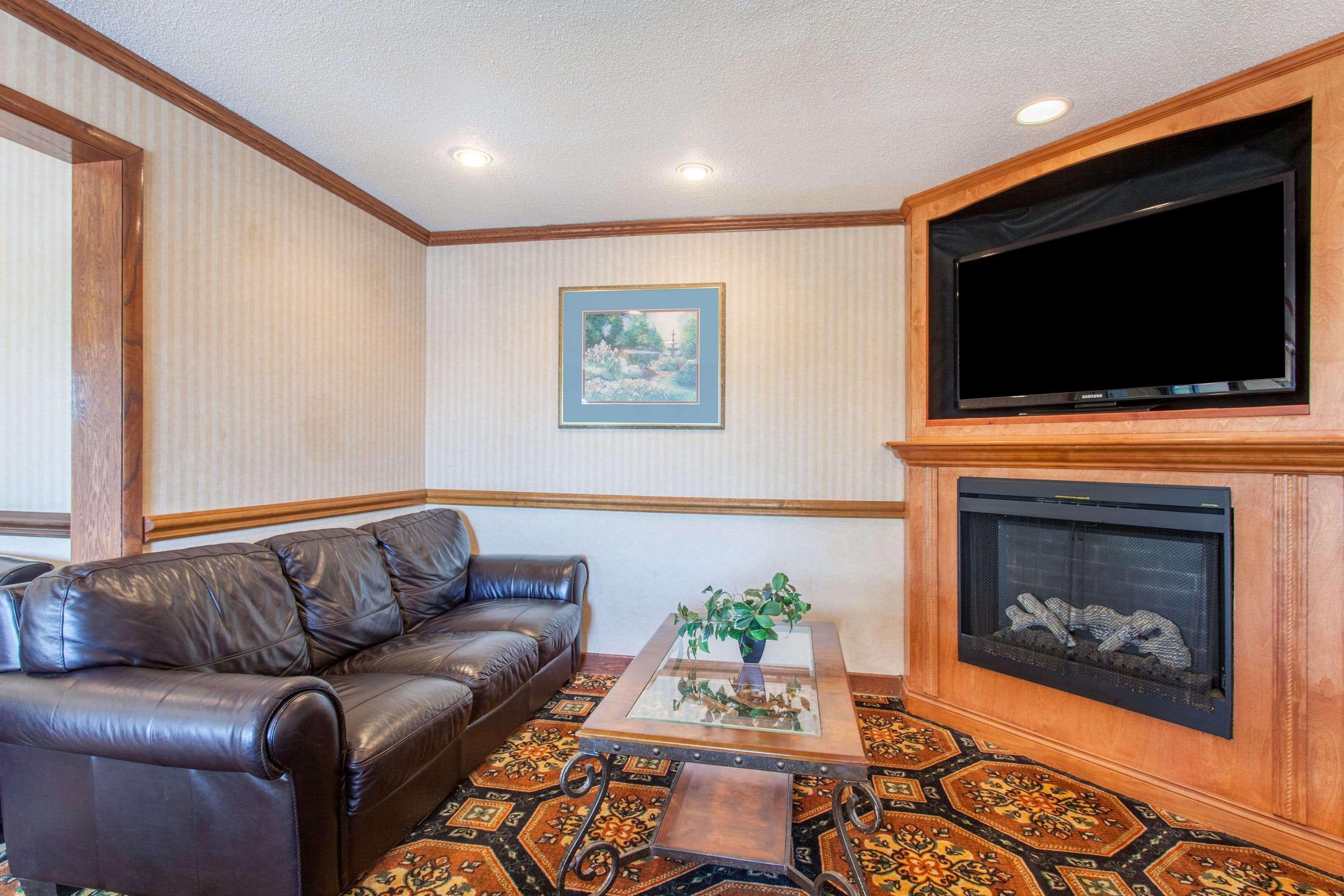 Baymont by Wyndham Detroit/Roseville Extérieur photo