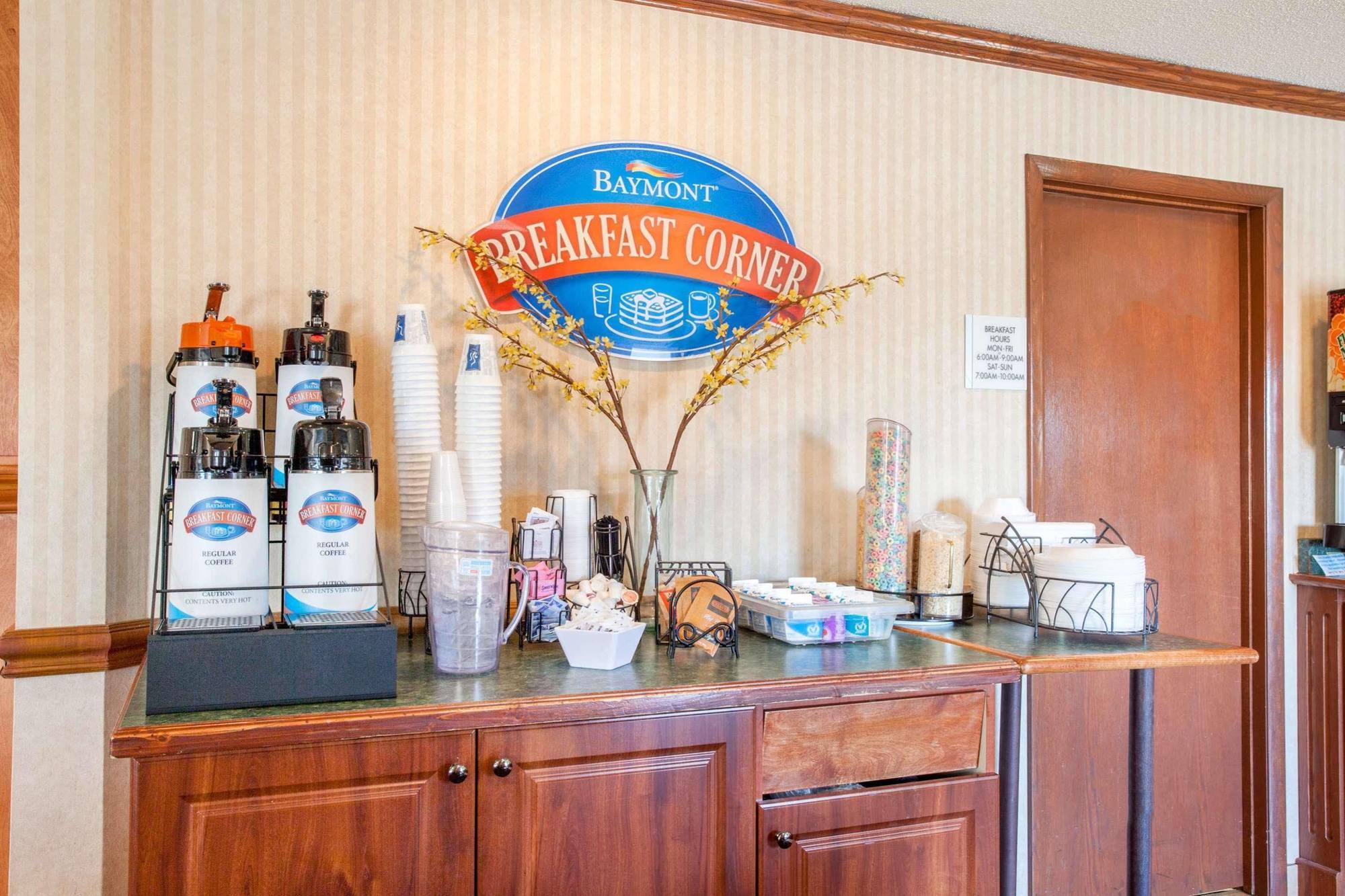 Baymont by Wyndham Detroit/Roseville Extérieur photo